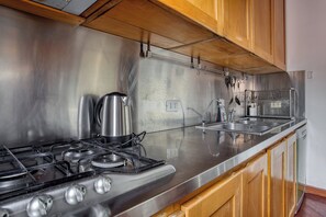 Apartment | Private kitchen | Dining tables - Inviting flat near the city centre (Milan)