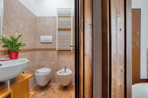 Apartment | Bathroom | Bidet - Inviting flat near the city centre (Milan)