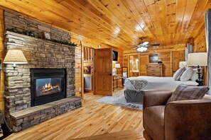 3 bedrooms, iron/ironing board, internet, bed sheets