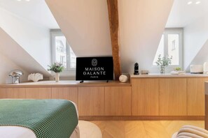 Fer et planche à repasser, lit parapluie, Wi-Fi, draps fournis