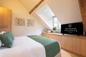 Fer et planche à repasser, lit parapluie, Wi-Fi, draps fournis