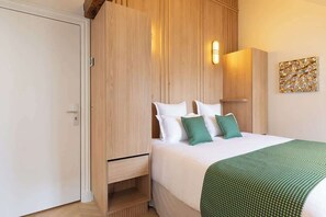 アイロン / アイロン台、旅行用ベビーベッド、WiFi、ベッドシーツ