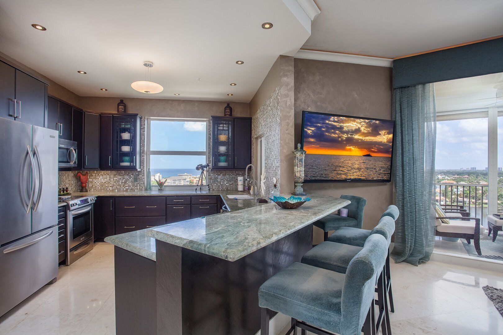 Kühlschrank, Mikrowelle, Ofen, Geschirrspüler