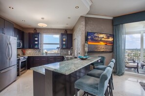 冷蔵庫、電子レンジ、オーブン、食器洗い機