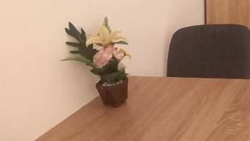 In-room safe, WiFi (free)