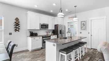 House, Pool View | Private kitchen | Full-size fridge, microwave, oven, stovetop