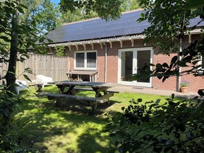 Outdoor dining - Seaside house in the heart of nature (Oosterend)