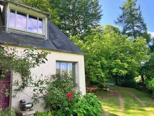 Semi-detached house with sea view in Morlaix Bay
