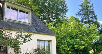 Semi-detached house with sea view in Morlaix Bay