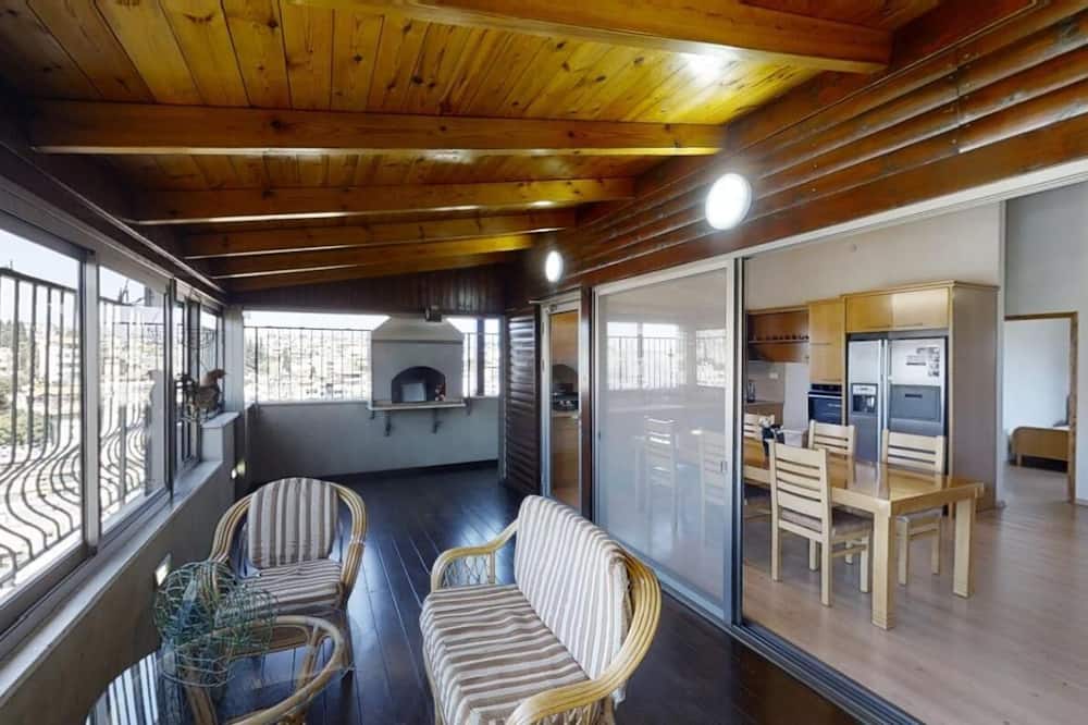 Cozy Wood Apartment With Great View to Nazareth