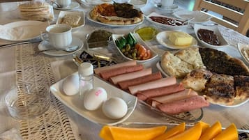 Apartment, 1 Bedroom, Smoking, Balcony | Dining