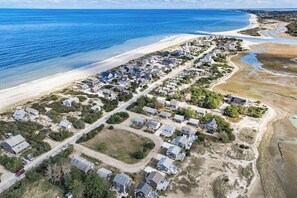 Beach nearby, sun loungers, beach towels