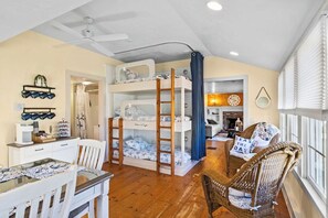 3 bedrooms, in-room safe, iron/ironing board, free WiFi