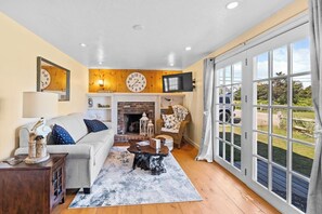 Smart TV, fireplace, books