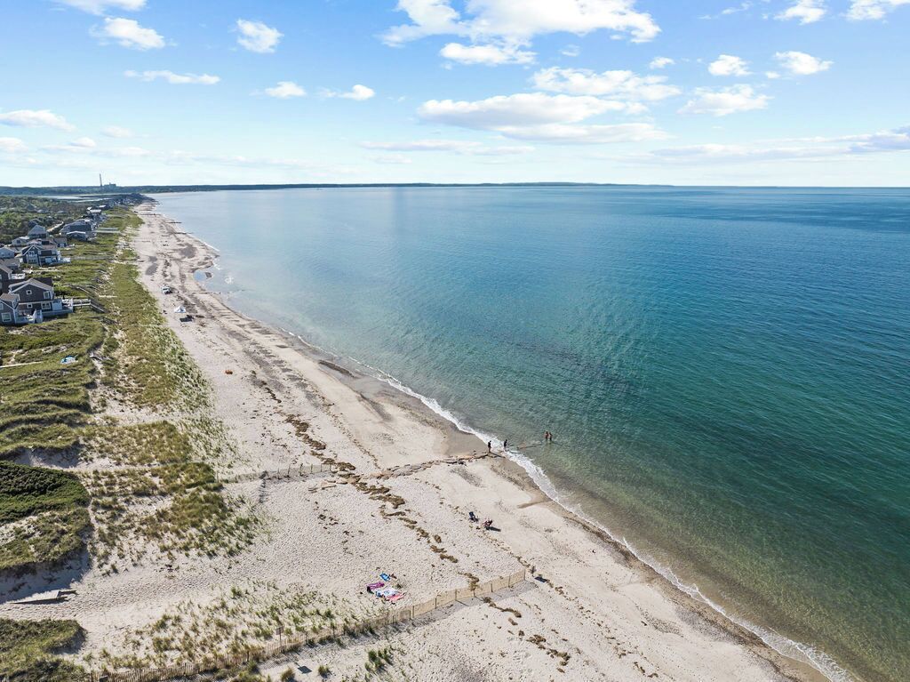 Nær stranden, solsenger og strandhåndklær