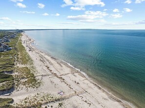 Beach nearby, sun-loungers, beach towels