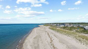In Strandnähe, Liegestühle, Strandtücher
