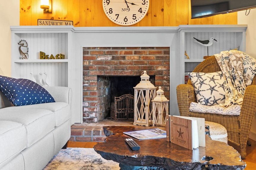 Charming Seaside Cottage Sleeps 9 With Wifi, Ac, 2 Min Walk To A Private Beach - Sandwich, MA