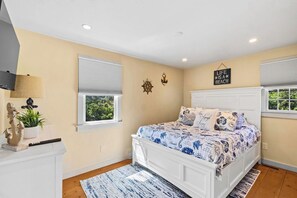 3 bedrooms, in-room safe, iron/ironing board, free WiFi