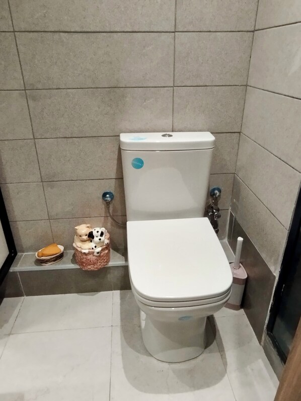 Dutxa, tovalloles, sabó i paper higiènic 