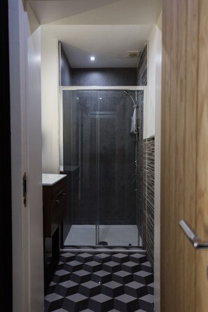 Shower, towels