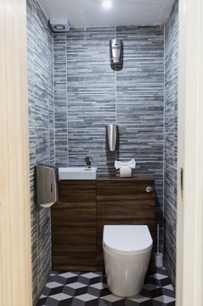 Douche, serviettes fournies