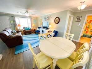 Living area - Ocean Views & Wagging Tails – Classic Beach Vibes Await (Emerald Isle)
