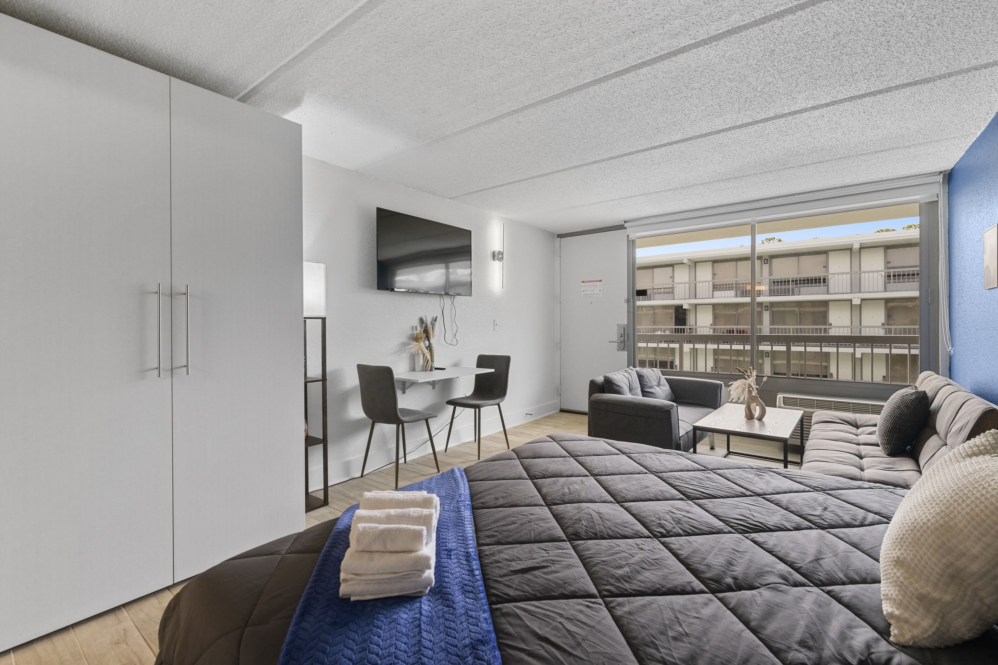 Iron/ironing board, free WiFi, bed sheets