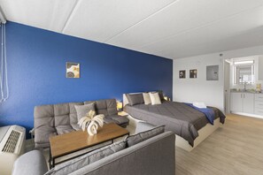 Bügeleisen/Bügelbrett, kostenloses WLAN, Bettwäsche