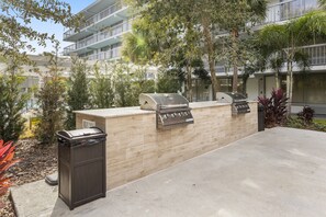 Terrace/patio - KING BED - 6 Mins to Disney - Pool, Gym, Parking (Kissimmee)