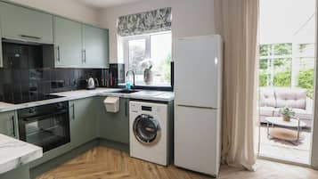 Cottage | Bếp riêng | Máy rửa bát, dụng cụ nấu nướng/bát dĩa/dao nĩa