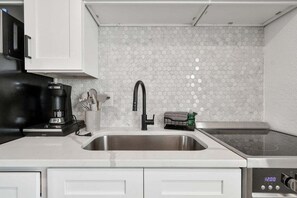 Fridge, microwave, oven, stovetop - Treasure Island Escape (Treasure Island)