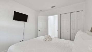 1 habitación, tabla de planchar con plancha, wifi gratis y ropa de cama
