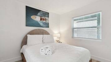 1 habitación, tabla de planchar con plancha, wifi gratis y ropa de cama