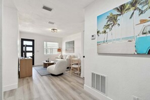 Smart TV - Boardwalk John's Pass | One Block from Gulf Shores (Treasure Island)