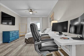 4 bedrooms, desk, free WiFi