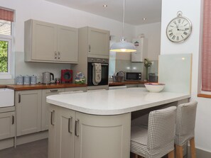 Dishwasher, cookware/dishes/utensils - Dellcote (Yelverton)