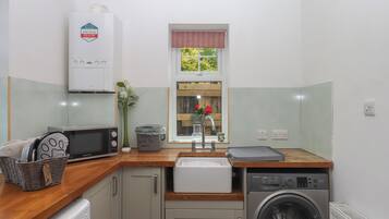 Dishwasher, cookware/dishes/utensils