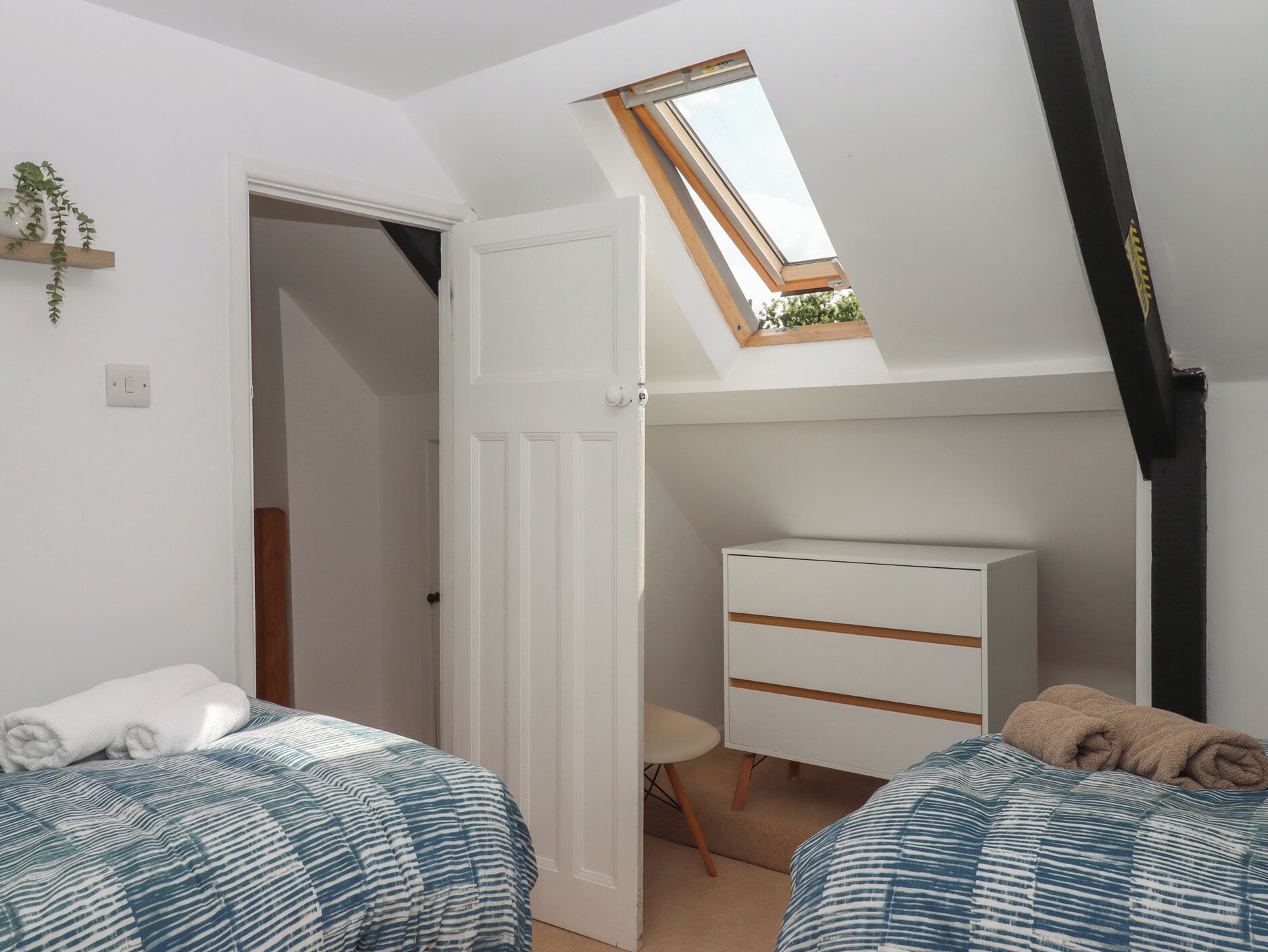 3 bedrooms, individually decorated, individually furnished, free WiFi