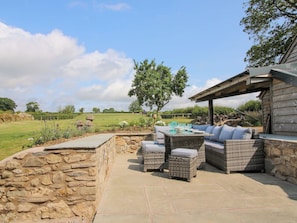 Cottage | Outdoor dining - The Long House (Oswestry)