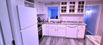 Cozy Ocean Breeze Retreat in a serene beach community in Groton, CT.