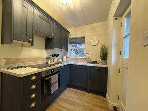 Chaumière | Cuisine privée | Lave-vaisselle, vaisselle et ustensiles