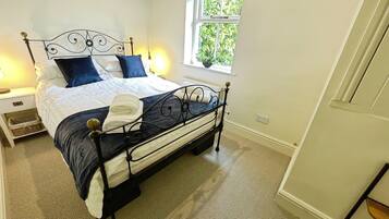 2 phòng ngủ, trang trí khác biệt