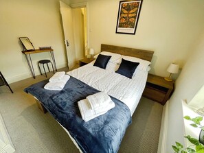 2 bedrooms, individually decorated, individually furnished, free WiFi - 3 Chapel Square (Lancaster)