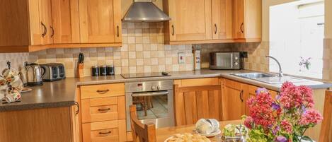 Dishwasher, cookware/dishes/utensils