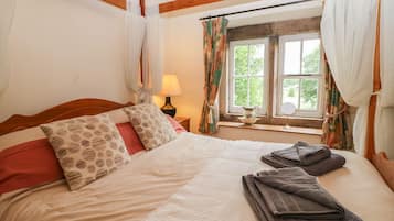 4 bedrooms, individually decorated, individually furnished, free WiFi