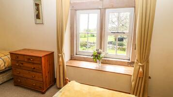 4 bedrooms, individually decorated, individually furnished, free WiFi