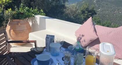 The White House Evgrious, Sleeps 4, Close to Beach