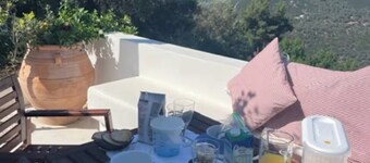 The White House Evgrious, Sleeps 4, Close to Beach