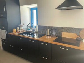 House | Private kitchen | Fridge, oven, stovetop, dishwasher - The White House Evgrious, Sleeps 4, Close to Beach (Lefkada)